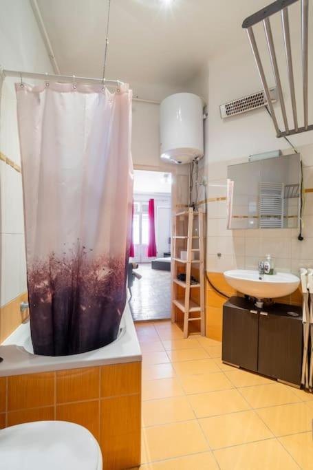 Central princess apartment Budapest Extérieur photo